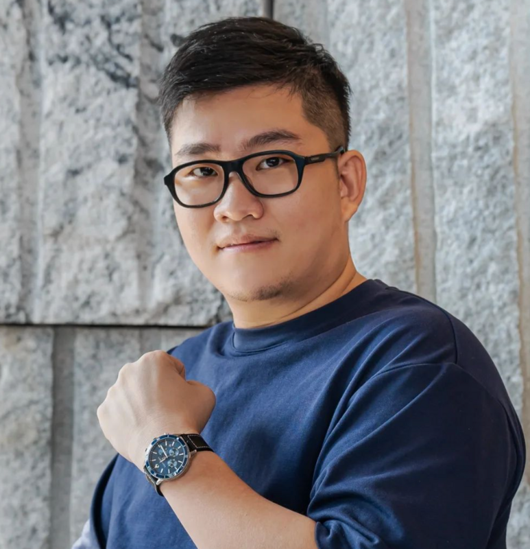 Joeman開箱iPhone15的影片衝上發燒第一。 圖：翻攝自Joemqn IG