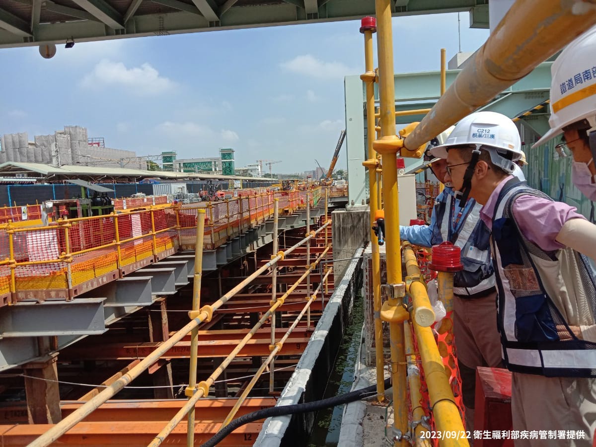 疾管署為協助台南市政府及早控制登革熱疫情，「登革熱前進應變工作隊」成立首週即積極展開各項行動。 圖：疾管署／提供