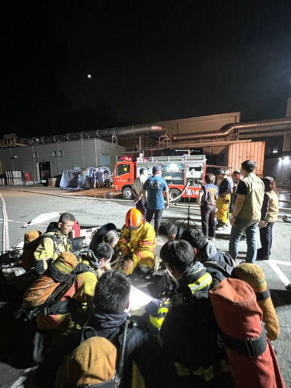 屏東科技園區工廠爆炸，74人送醫。 圖:周春米臉書