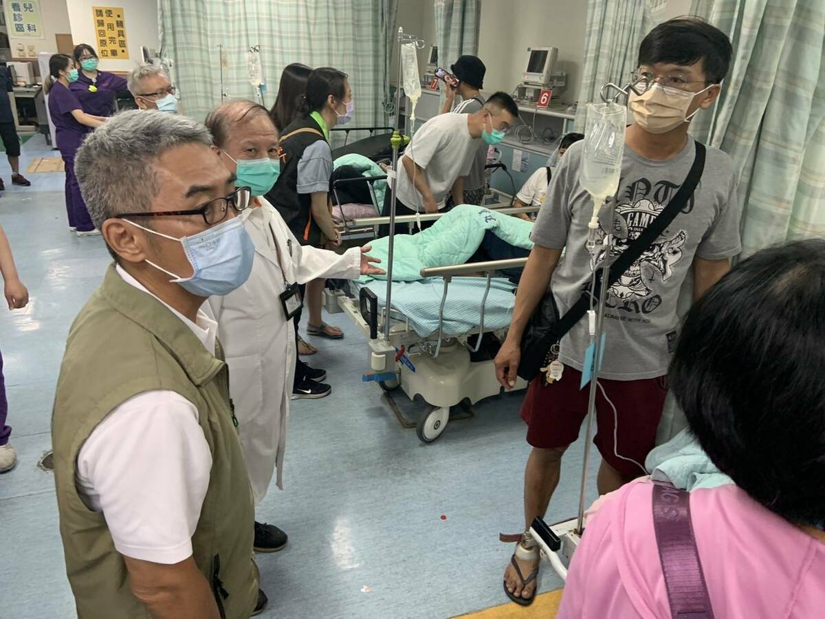 傷者被緊急送往醫院。 圖：屏東縣政府提供