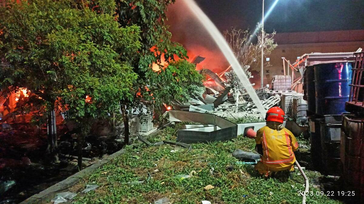 屏東明揚國際科技公司工廠發生重大火警，目前已造成102人輕重傷、4名消防員不幸殉職。 圖：屏東縣消防局提供