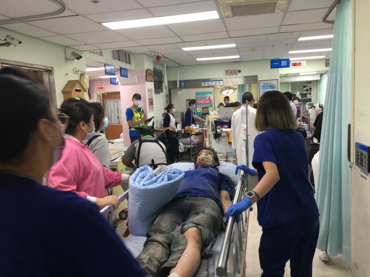 屏東科技產業園區今（22）天傍晚發生重大火警，屏東縣政府啟動大量傷患處理機制。 圖：屏東基督教醫院提供