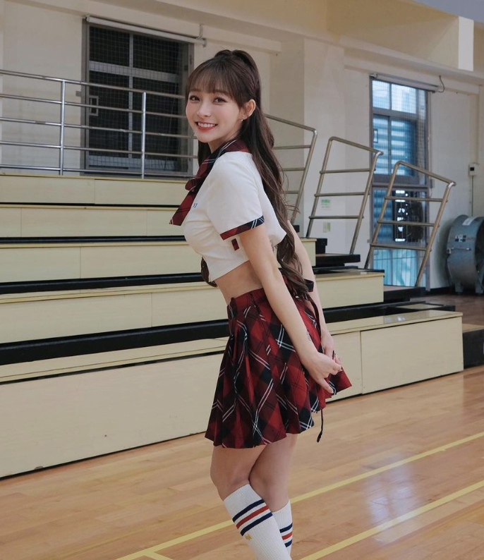 林襄穿學生制服的模樣相當青春。 圖：翻攝自林襄IG
