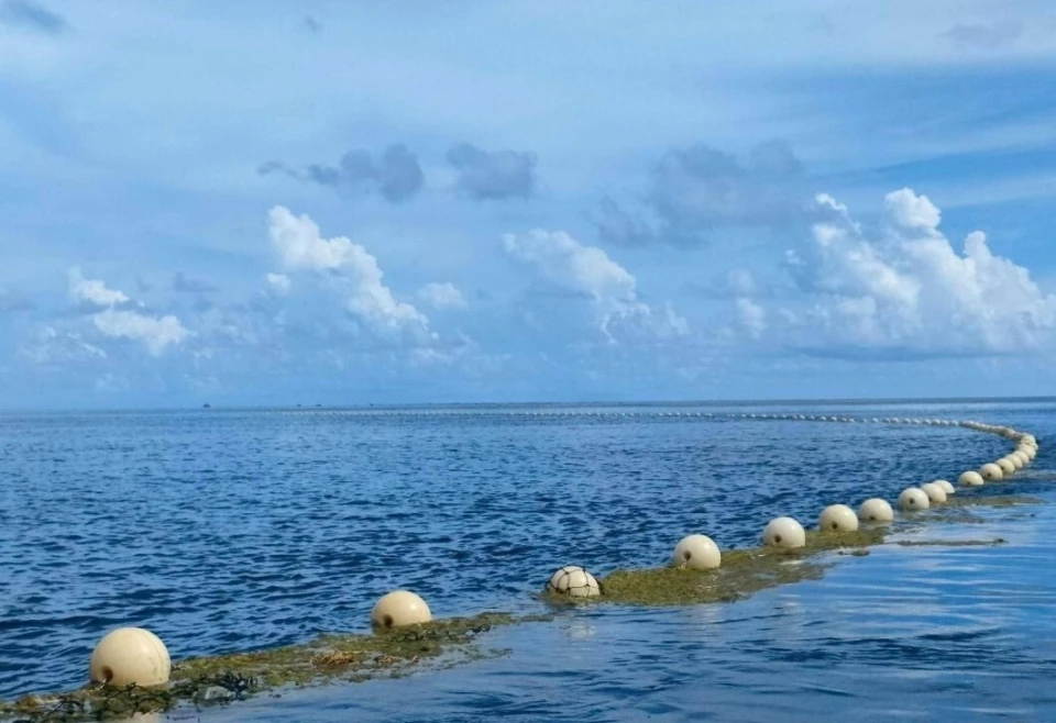 中國海警在黃岩島設置海上浮標，阻止菲律賓漁船進入。 圖：翻攝自浩外同學