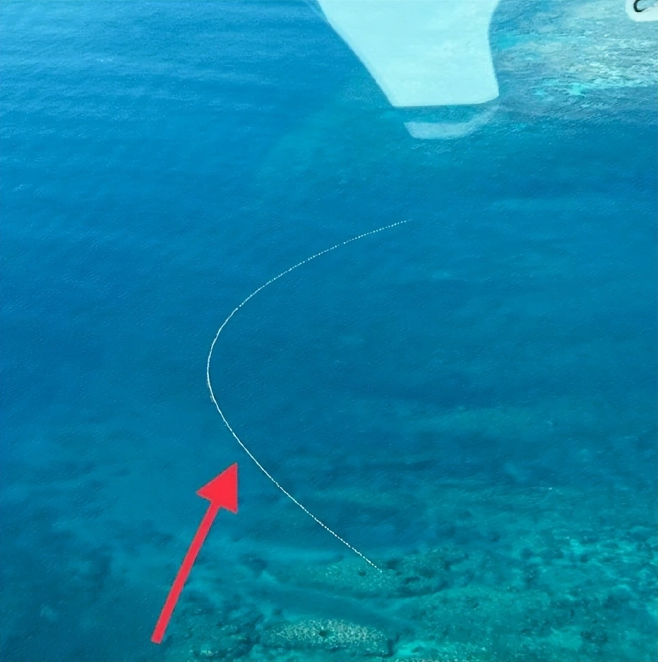 中國海警在黃岩島設置海上浮標。 圖：翻攝自浩外同學