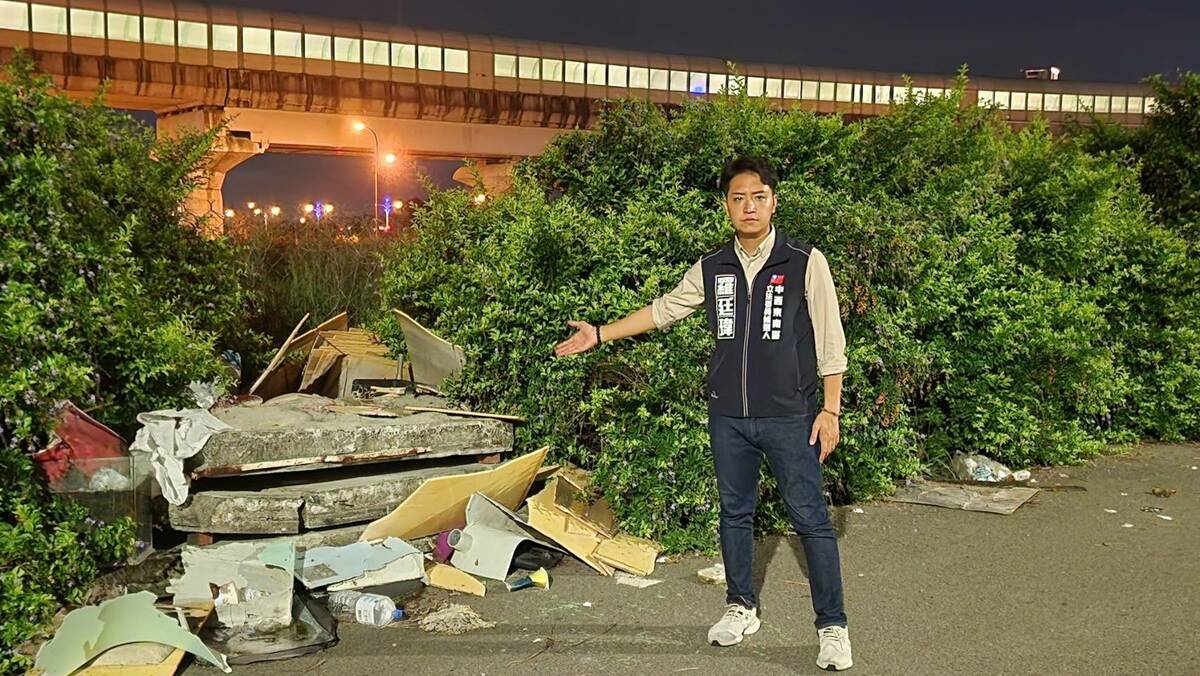 羅廷瑋批評台中市政府在十三期重劃區的公共設施進度緩慢，導致區內盡是垃圾。  羅廷瑋/提供