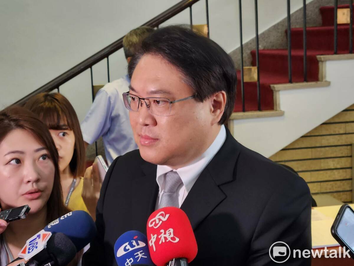 內政部長林右昌今(27)日於立法院進行「9月22日屏東市明揚國際火災案」專案報告。 圖：黃建豪/攝（資料照）