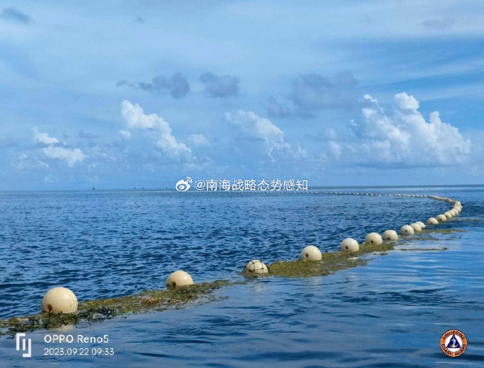 中國半官方智庫「南海戰略態勢感知」表示菲國22日公布照片為漂浮水面，但26日則宣稱潛水員潛水拆除。質疑前後「不一致」。