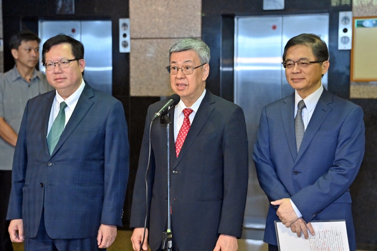 行政院長陳建仁今（27）天上午到新北市出席「核能安全委員會布達暨揭牌典禮」前受訪。 圖：行政院提供