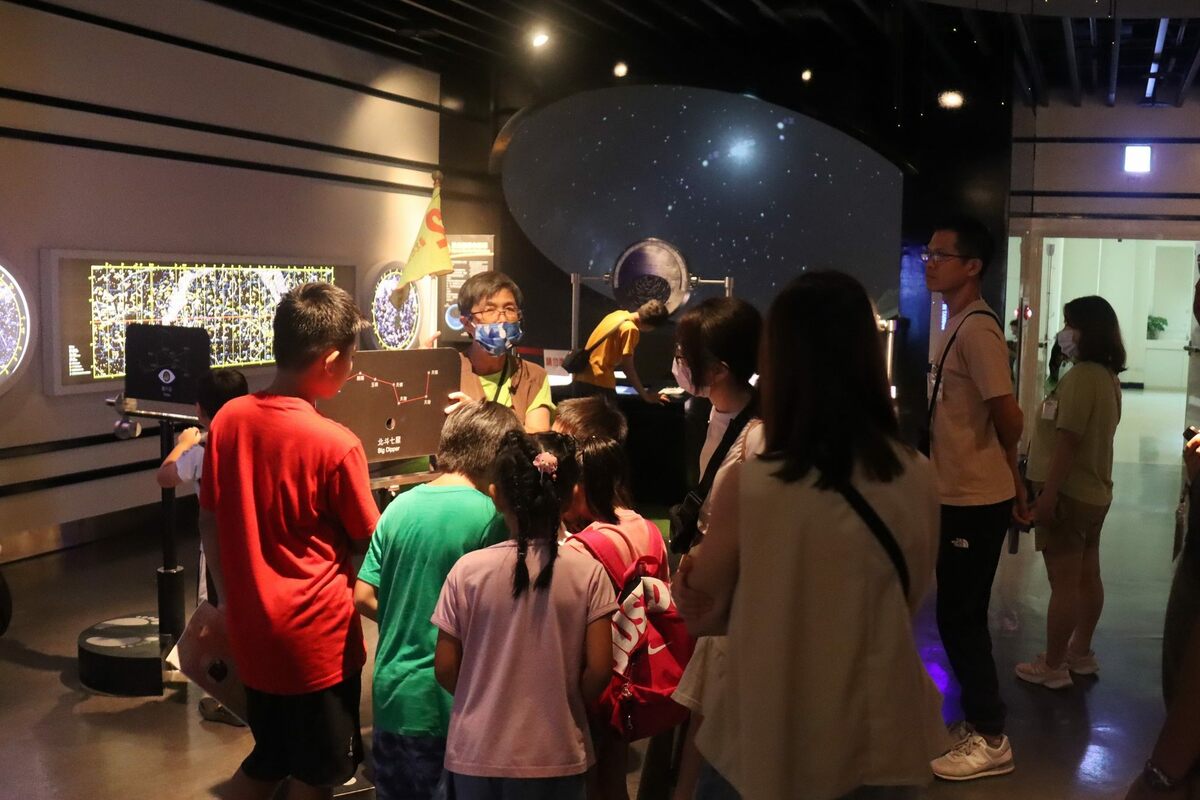 天文館為了迎接中秋節，當晚天文館展示場18時起免費開放，宇宙劇場及立體劇場延長開放購票入場。 圖：取自台北市立天文科學教育館官網（資料照）