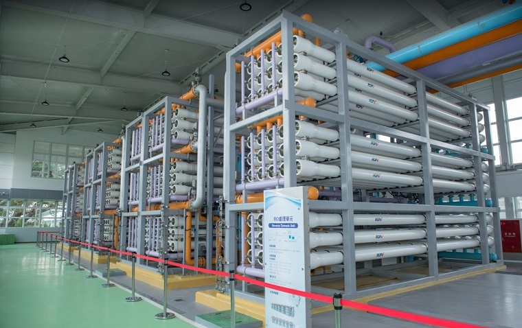台積電進駐高雄楠梓園區將全量使用再生水，不會排擠農業民生用水（鳳山再生水廠RO處理模組） 圖：取自經濟部官網