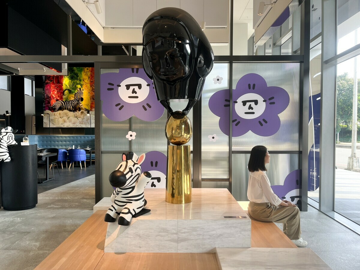 台中大毅老爺行旅大廳即是展場。 大毅老爺行旅/提供