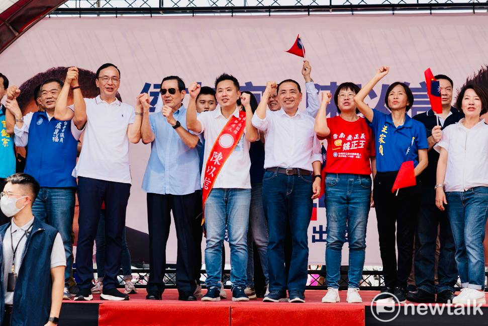 立委陳以信舉辦與侯友宜總統參選人聯合競選總部成立大會，這是侯友宜全國第一座與立委的聯合總部，前總統馬英九、國民黨主席朱立倫等人到場力挺。 圖：黃博郎／攝