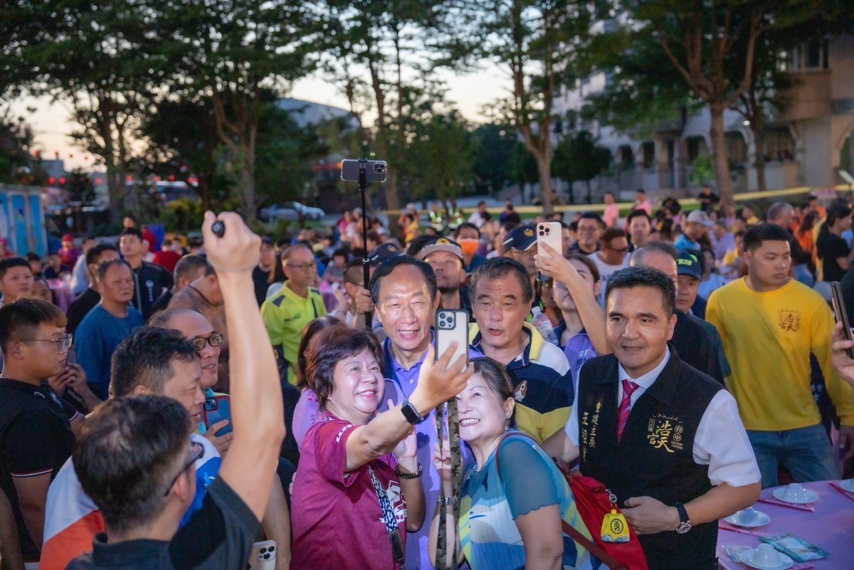 郭台銘進場時受到熱烈歡迎。 郭台銘競選辦公室/提供