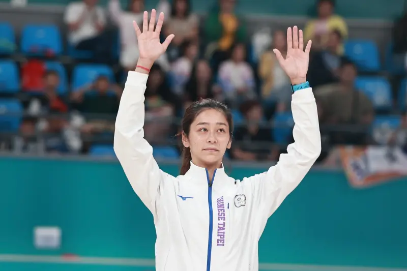 劉懿萱在杭州亞運女子速度輪滑場地賽1000公尺爭先賽不敵李孟竹，摘下銀牌。 圖：葉政勳/攝