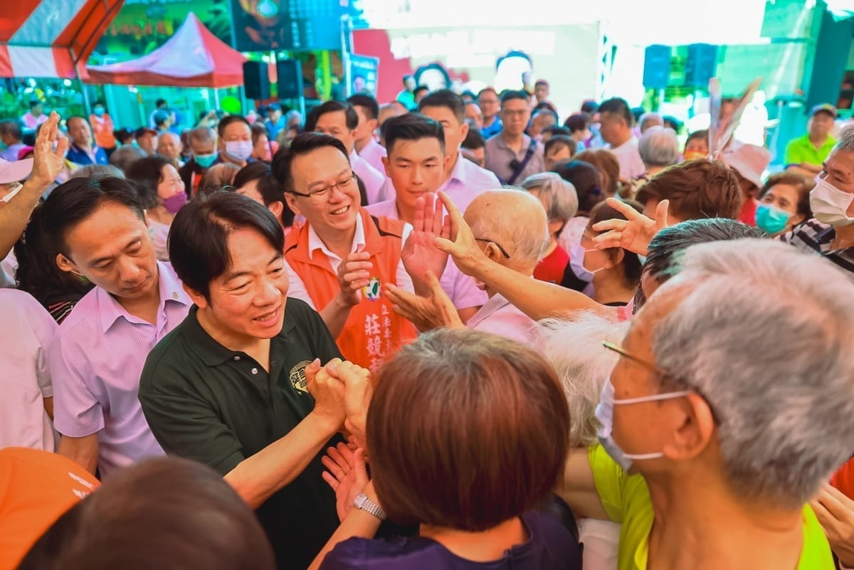 民進黨總統參選人賴清德輔選立委莊競程。 圖：賴清德競選辦公室 / 提供