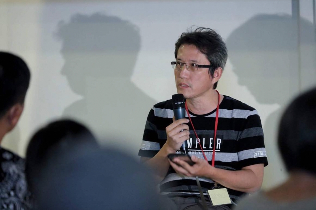當被問到為何沒在去年得獎後立即上映，導演蔡崇隆坦言，擔心若在觀影後沒有和團隊對話的管道，恐將淪為 6 年前移工與員警二元對立的仇恨中。 圖：瀚草文創提供