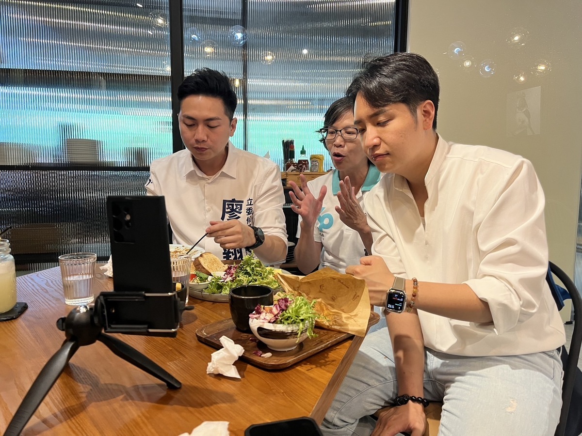 蔡壁如與羅廷瑋、廖偉翔合體直播。  羅廷瑋/提供