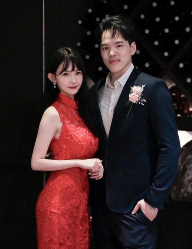 蛋捲跟叉燒結婚兩年後，在日前補辦喜宴。 圖：翻攝自蛋捲IG
