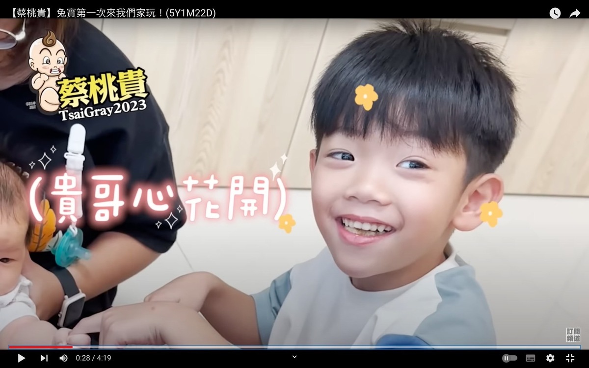 蔡桃貴被兔寶握住手後相當開心。 圖：翻攝自蔡桃貴YT頻道