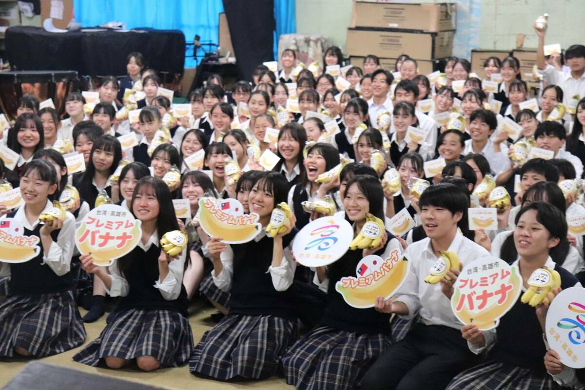 日本「翡翠騎士」齊喊「我愛台灣！高雄見！」。 圖：高雄市行國處提供