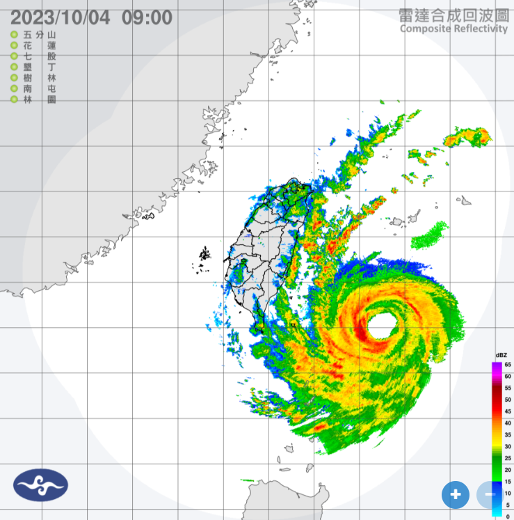 今天清晨颱風中心已經在恆春東方大約300公里的海面上，暴風圈邊緣上午開始接觸花東沿岸陸地。 圖：翻攝自中央氣象署官網
