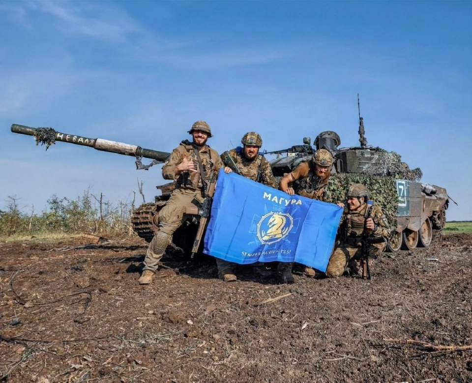 自全面戰爭爆發至今，烏克蘭軍隊繳獲了大約200輛T-72B3主戰坦克，這些坦克大多需要維修。 圖：翻攝自 鷹眼 Defence