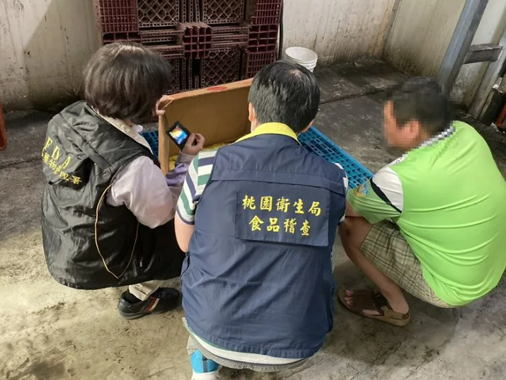 桃園市衛生局與食藥署查獲２業者進口美國豬，卻涉標示不實！ 圖：桃園衛生局／提供