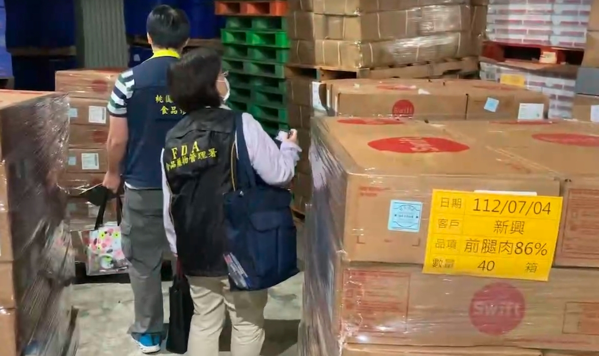 桃園市衛生局配合食藥署通報，查獲不肖肉商將進口美豬，改標產地為加拿大或英國進口，混製成火鍋豬肉片。 圖：桃園市衛生局/提供（資料照）