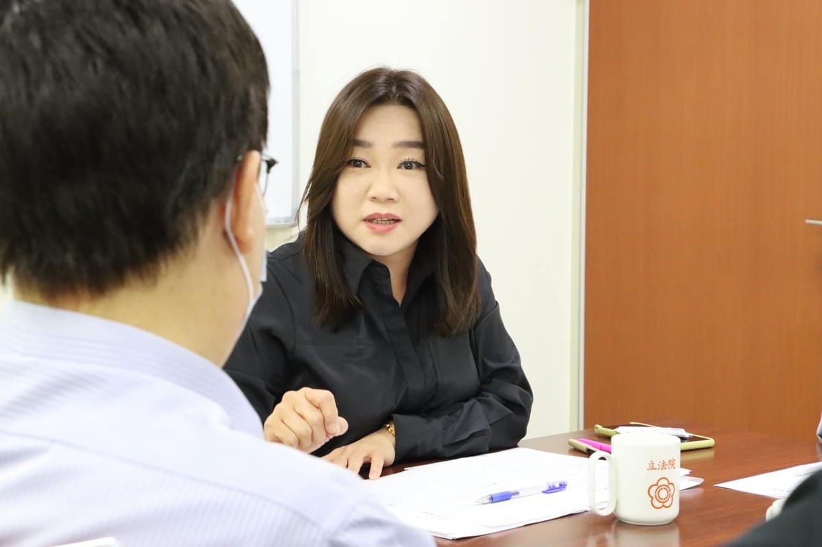 李正皓表示，馬文君洩密潛艦案人證（黃征輝）、物證（錄音帶）都有，他和吳崢下週一將向高檢署對馬文君提告。 圖：取自馬文君臉書（資料照）
