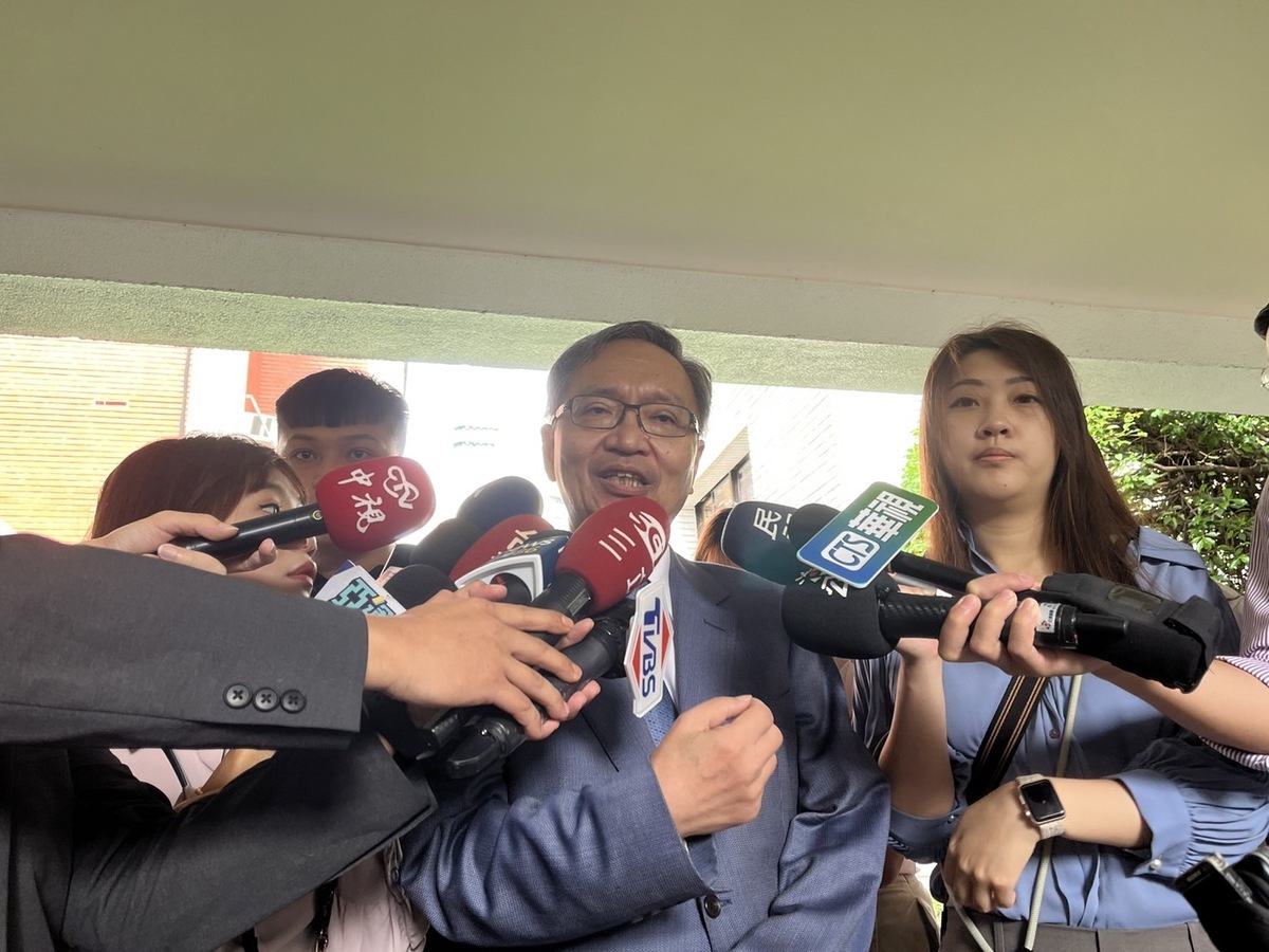 衛福部長薛瑞元今(6)日受訪時對美豬進口「洗產地」事件做出回應。 圖：金大鈞/攝