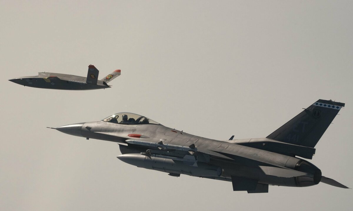 巴基斯坦 10 月 10 日舉辦 14 國聯合軍演，派出中國製殲- 10 戰機，與美國製 F- 16、F- 15戰機罕見同台，圖為F- 16 戰機。 圖：翻攝US Marines