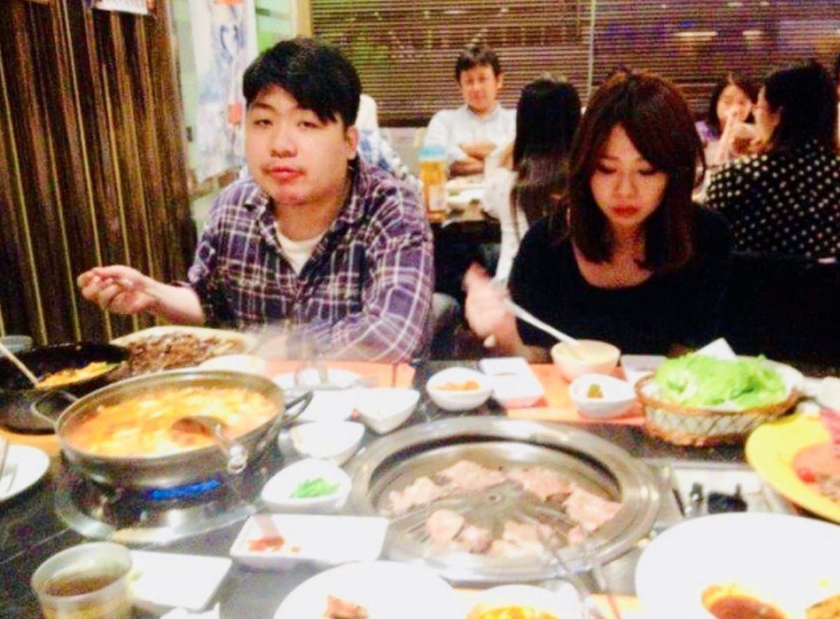 有網友翻出統神跟003多年前的合照，不只003，統神看起來也比現在瘦很多。 圖：翻攝自PPT