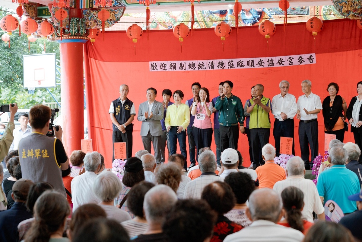 民進黨主席暨總統參選人賴清德今(6)日前往新城鄉協安宮參香祈福。 圖：民進黨提供