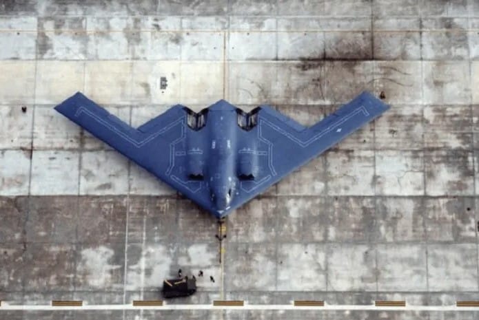 美媒相信，B-21 可輕易穿透中國防空，對中國發動襲擊。 圖：翻攝自嗷狼記
