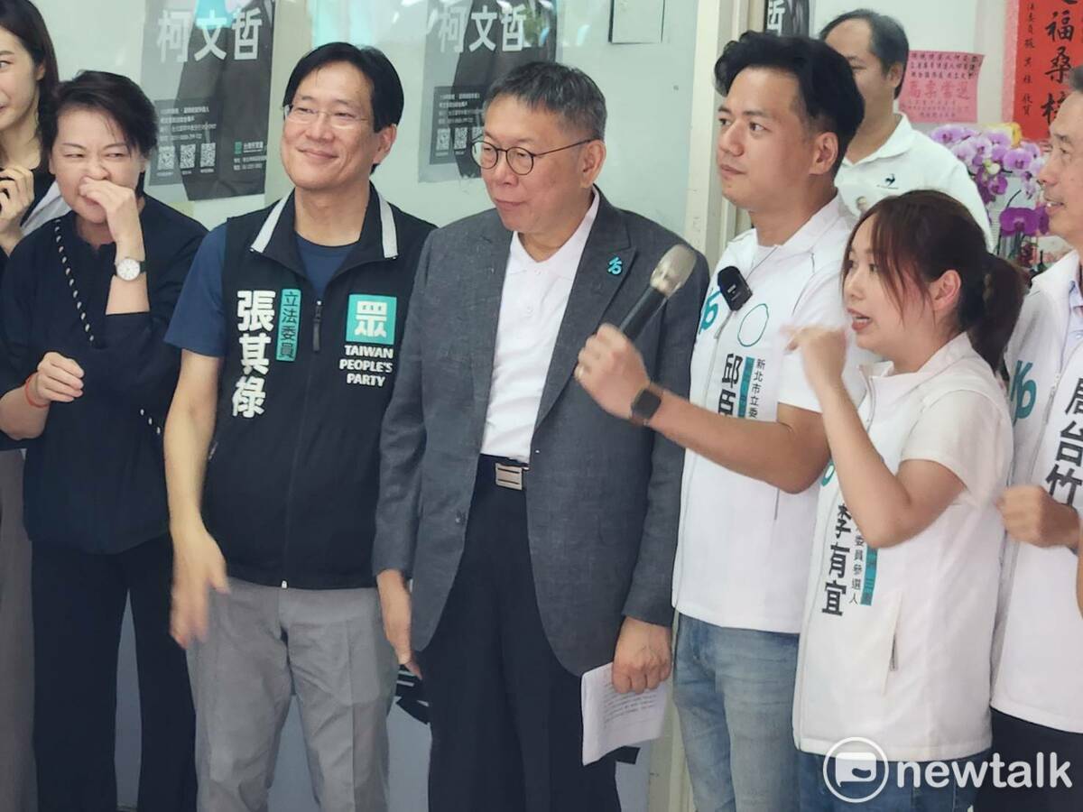 民眾黨主席柯文哲與民眾黨新北市第八選區（中和） 立委參選人邱臣遠的聯合服務處舉行開幕活動。 圖：黃建豪/攝