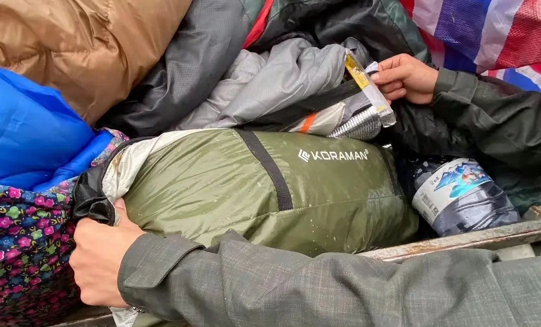 南陽民眾偷竊的物品五花八門，包括帳篷、露營車、相機、三腳架、桌椅、等等。圖為警方目前找回的失竊物品。 圖：翻攝自小徑殘雪 X（前推特）帳號