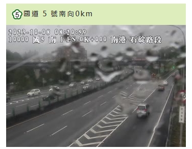 今天是國慶連假第二天，國道部份路段上午8點時速低於50公里。 圖/高公局