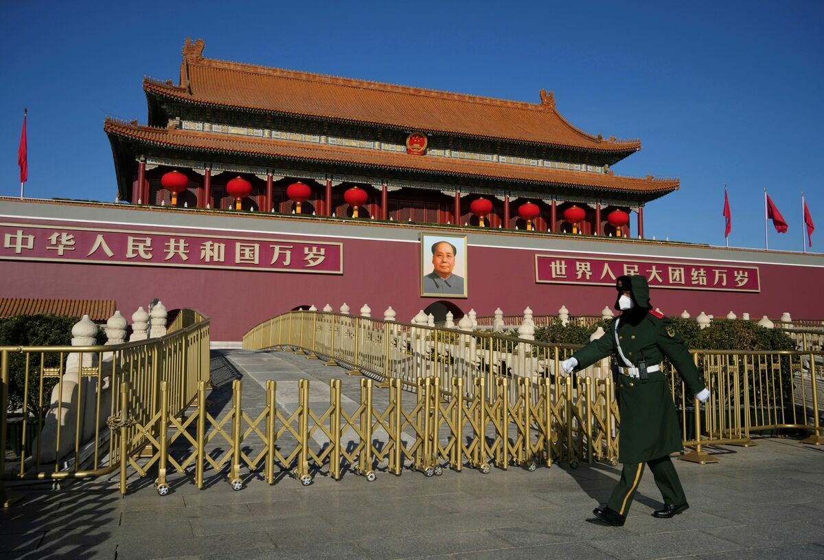 陳思明是湖南株洲的異議人士，多年來因持續舉牌紀念六四而屢次遭到拘留、約談，甚至在近年的六四紀念期間被北京當局安排進行「監視旅遊」，遠離北京。 圖 : 達志影像/美聯社