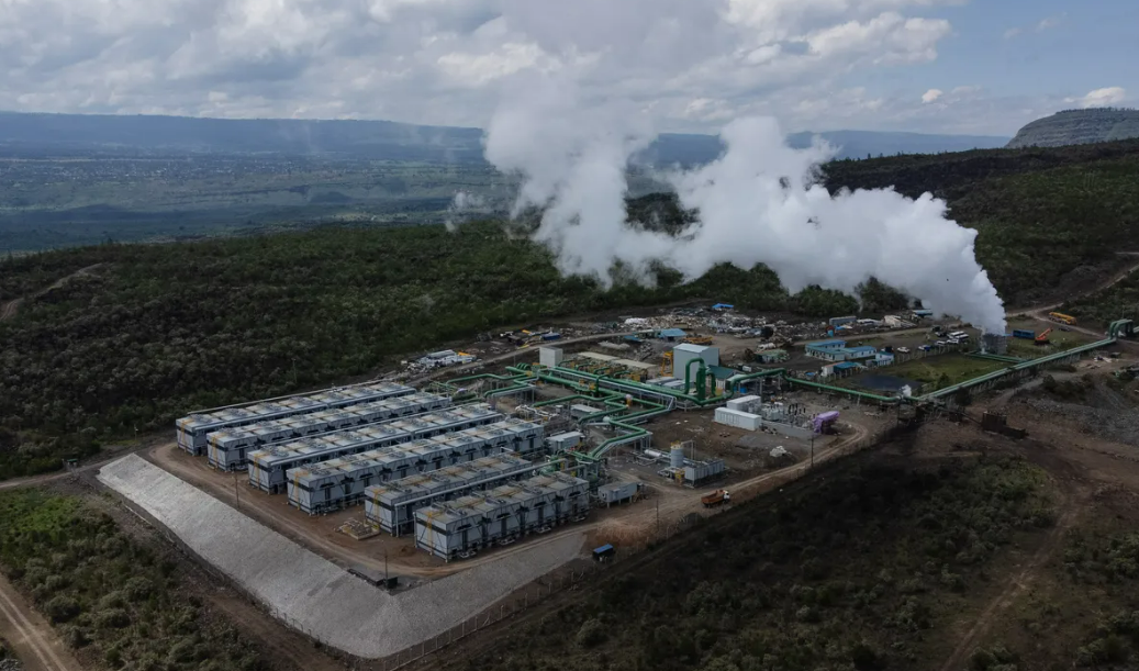 響應一帶一路，肯亞納庫魯市的索西安地熱發電站是非洲首個從設計、產品生產到建造、調試，完全由中國企業獨立完成的地熱發電廠。 圖：翻攝自新華社