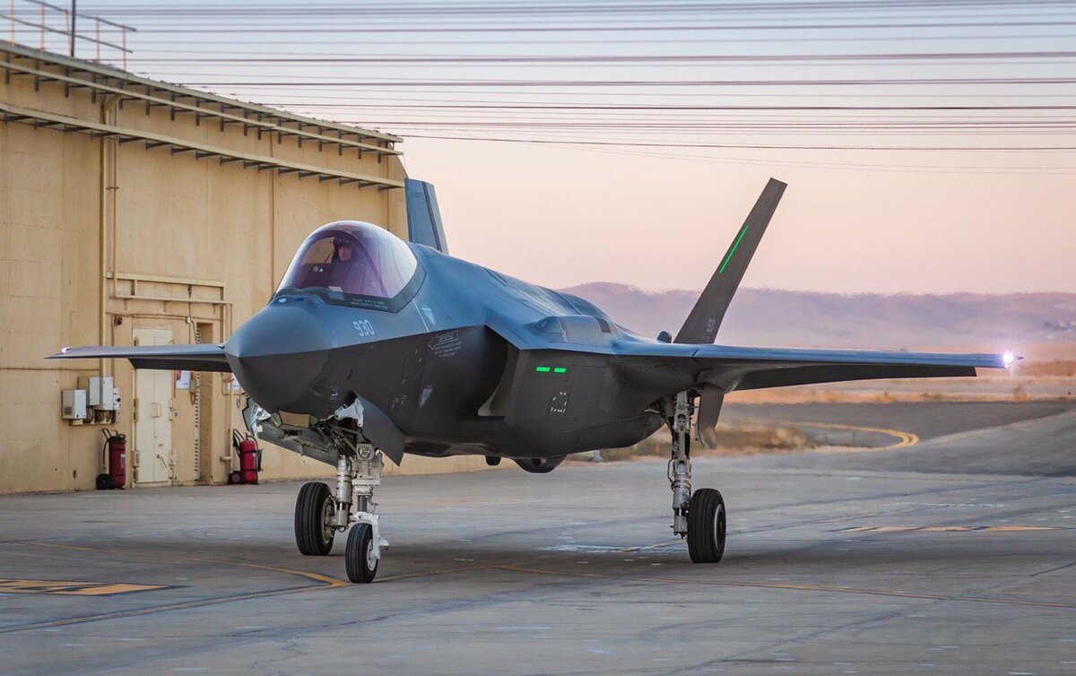 以色列空軍坐擁主力空中戰機約 350 架，其中第五代戰機數量更高達 75 架，包括 F-35「閃電II」等，相較無正規空中武力的哈瑪斯擁有顯著空中優勢。 圖：擷取自「X」@ofirgendelman