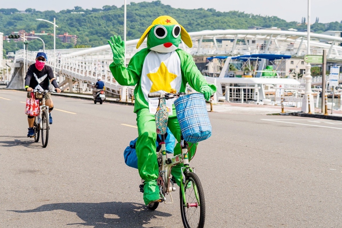 乘風而騎鼓山場以萬聖節Cosplay為單車主題。 圖：高雄市觀光局提供