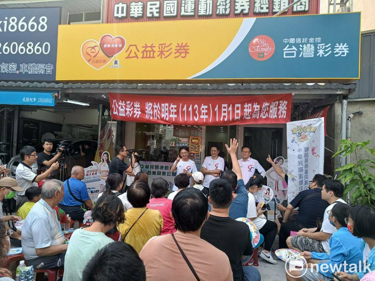 現場舉行有獎徵答，答中者可再加碼送200元全聯禮券。   圖：唐復年/攝