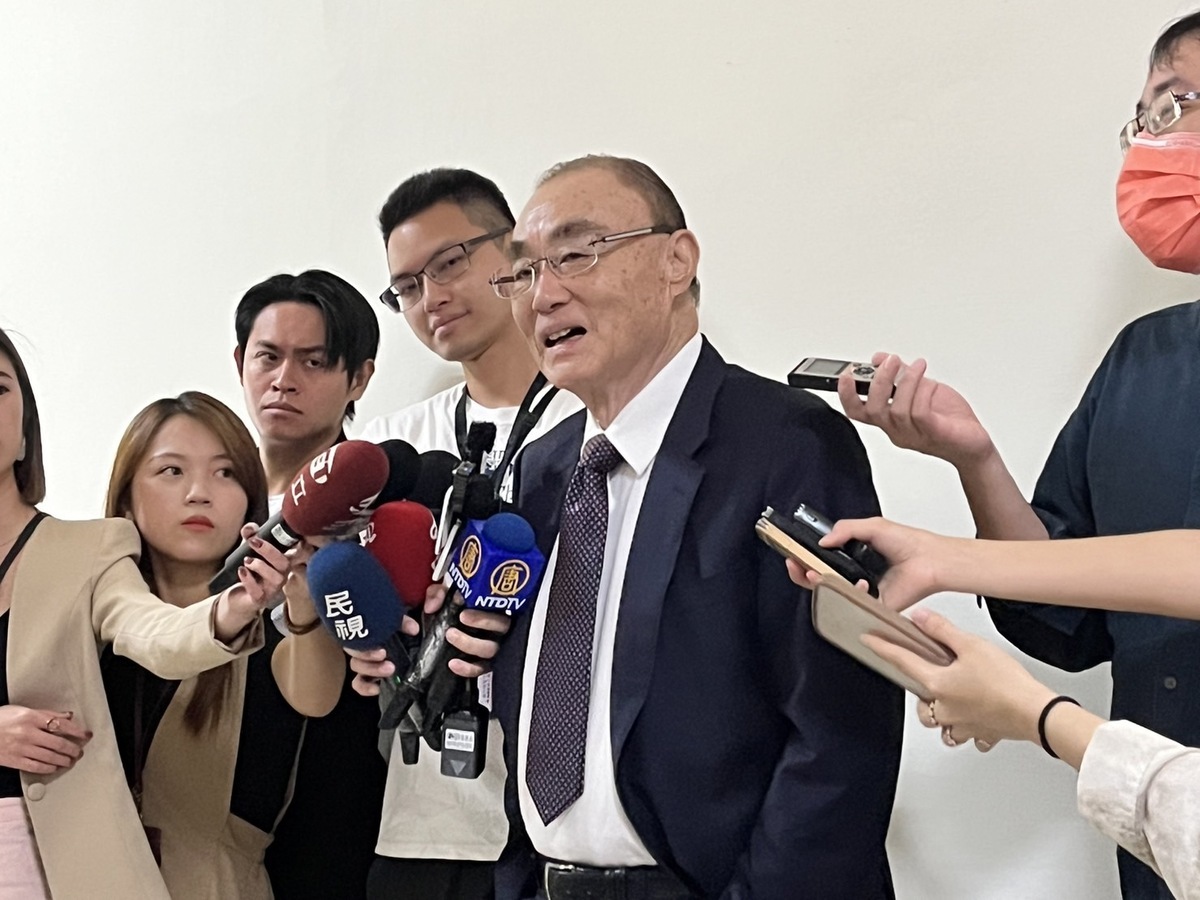 退輔會主委馮世寬今(11)日對馬文君涉嫌洩密及潛艦國造提出看法。 圖：金大鈞/攝