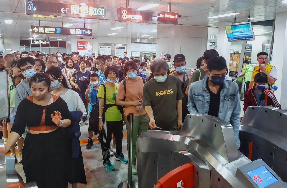 中捷國慶日運量達6.2萬人次，創下歷史新高。 圖：台中市政府／提供