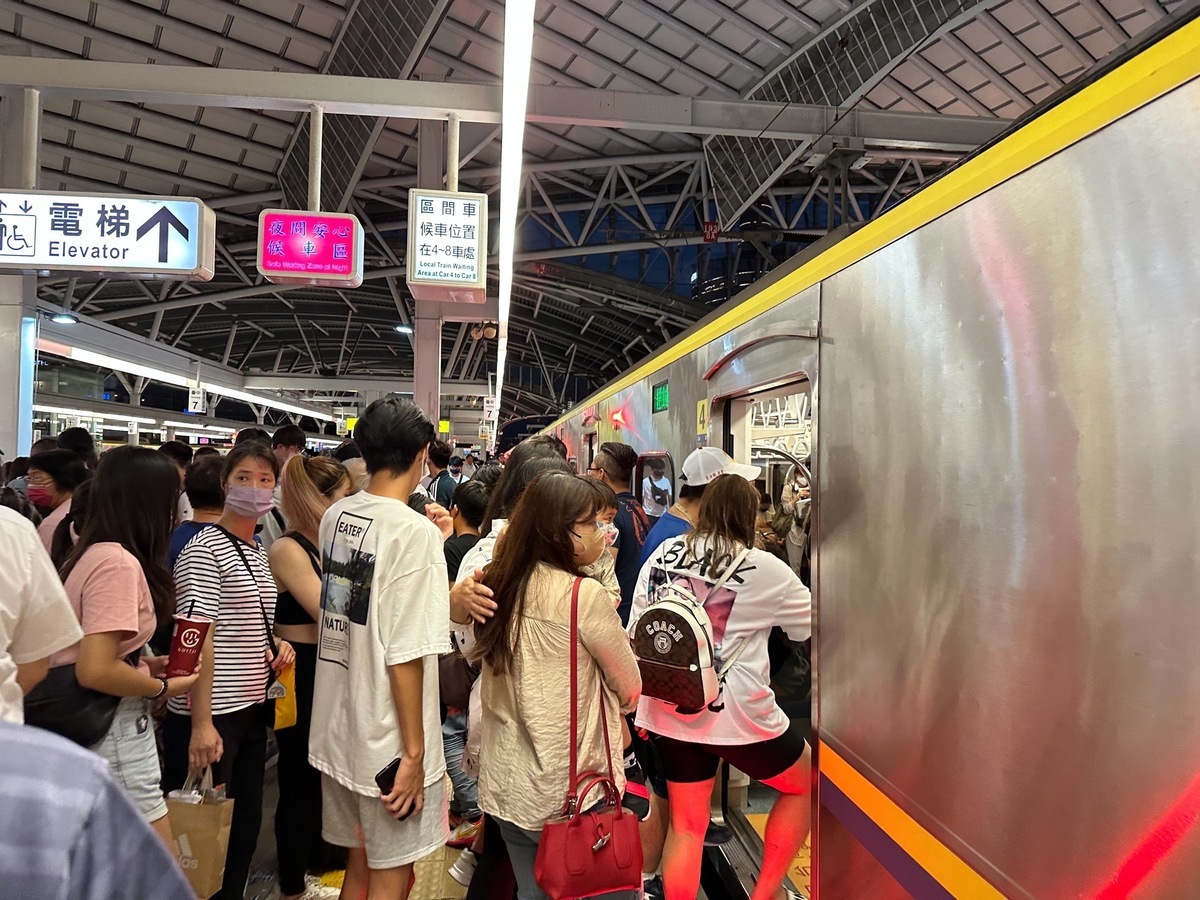 今年國慶連假後2天推出12班直達加班車，讓台中到台北2小時內可抵達。 圖：台鐵局／提供