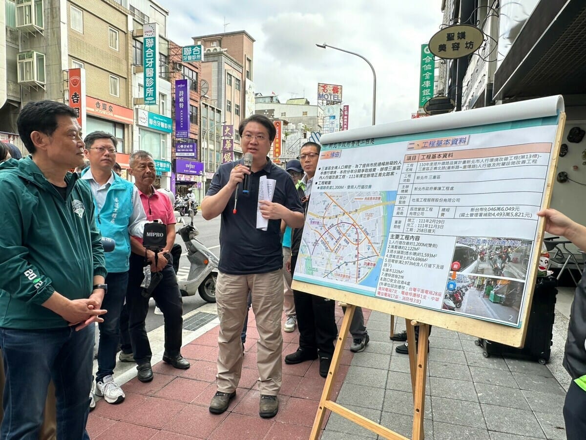內政部長林右昌說明三重正義北路人行環境辦理情形。 圖：內政部提供