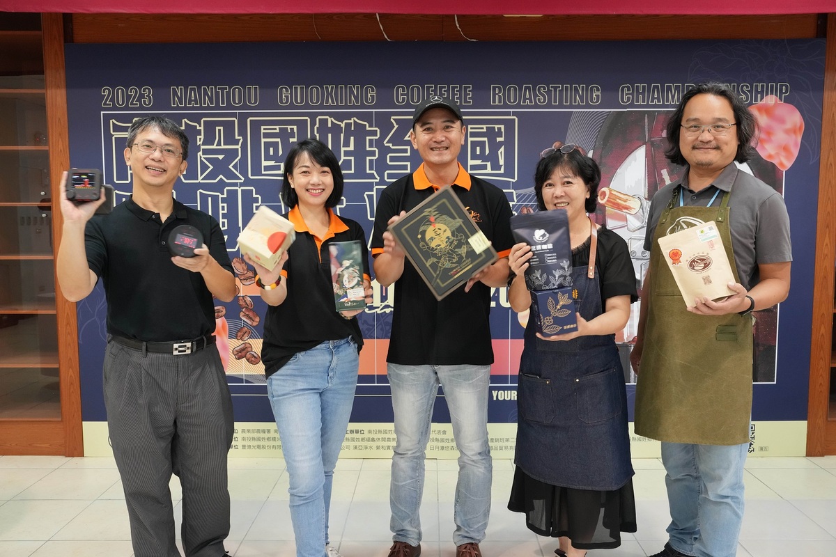 記者會現場邀請國姓精品咖啡業者，92 向陽高山咖啡莊園、馨晴咖啡莊園、雅谷咖啡莊園等 3 間國姓在地咖啡莊園，手沖咖啡供來賓品飲。 國姓鄉公所/提供
