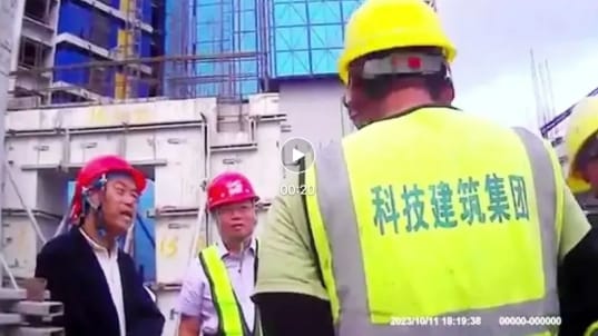 在今 ( 13 ) 日早上，碧桂園官方罕見地發表了一篇楊國強在順德專案工地研究指導工作的影片。 圖 : 翻攝自碧桂園官網