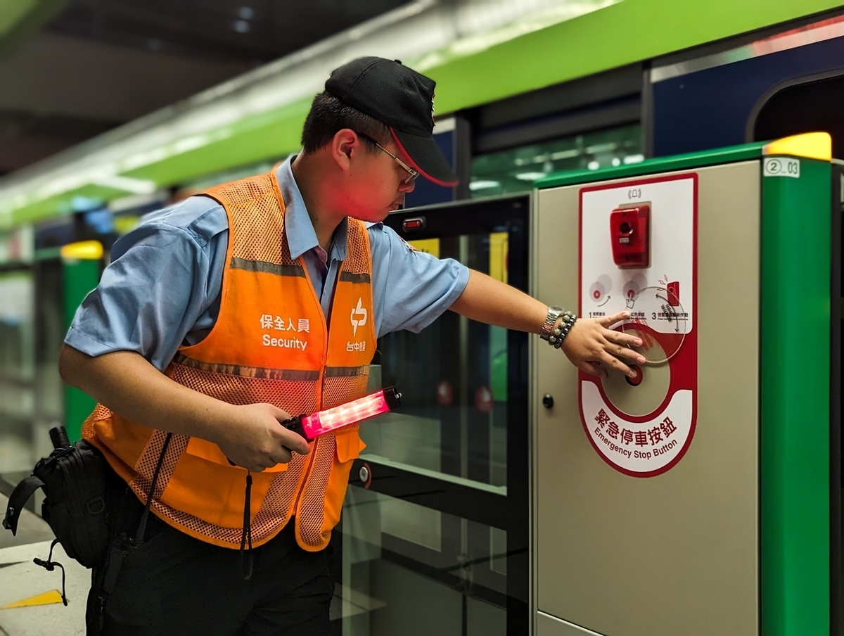 中捷在今(13)日表示，月台緊急停車按鈕全線完成設置及啟用，未來軌道區發生緊急狀況，可立即按壓緊急停車按鈕。 圖：台中捷運股份有限公司／提供